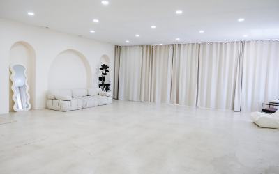 Photo Studio vs. Shooting on Location in Miami: Which Is Right for Your Shoot?